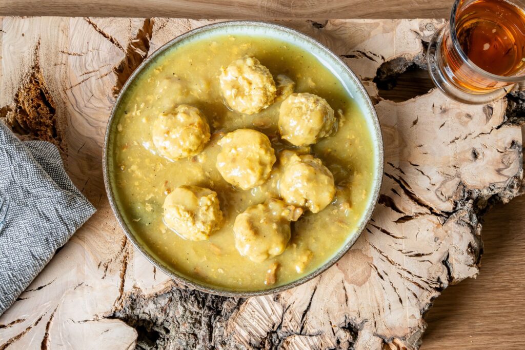 Albóndigas en salsa de almendras
