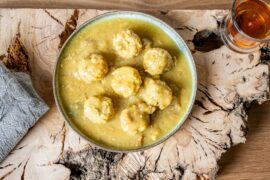 Albóndigas en salsa de almendras