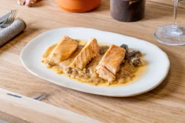 Salmón en salsa de boletus