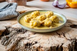 Albóndigas Caseras en Salsa de Almendras