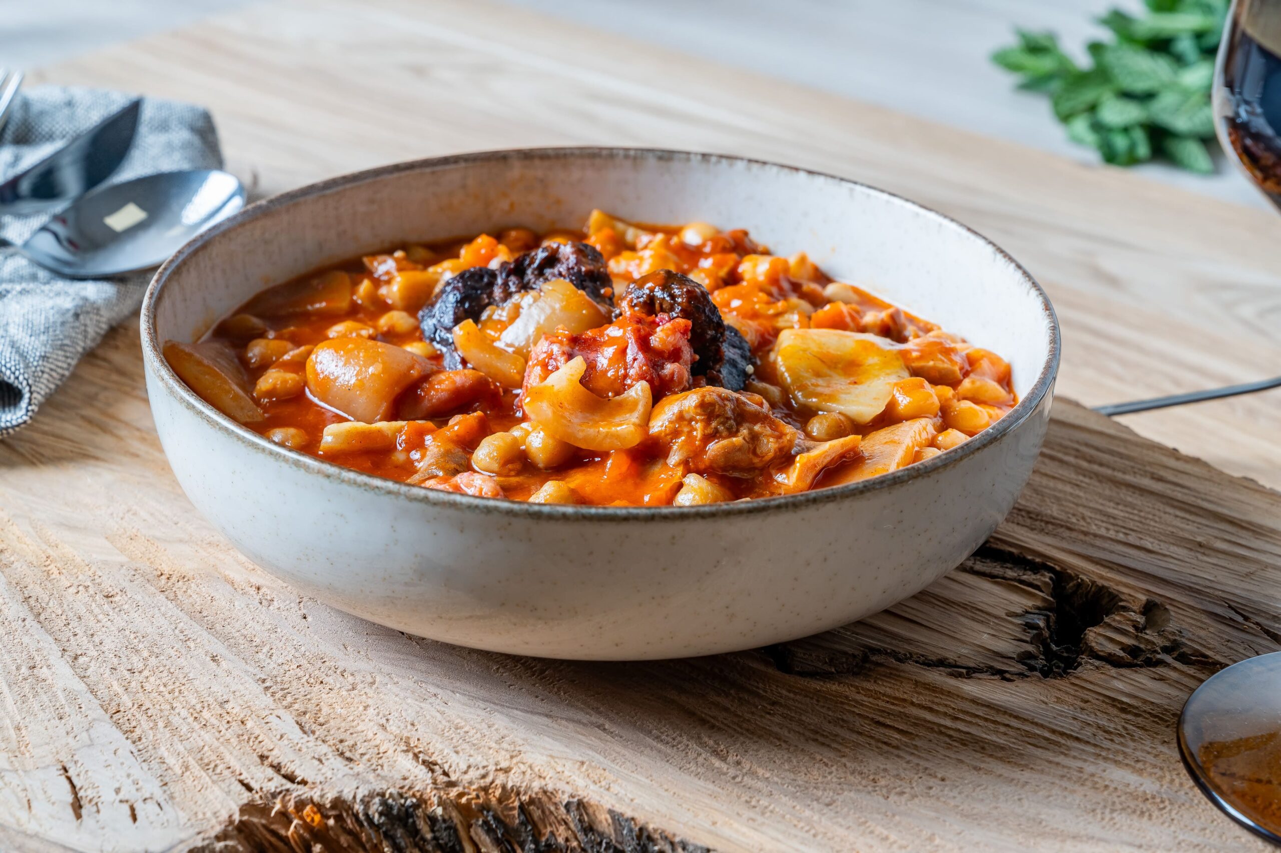 Callos de cerdo a la andaluza con garbanzos