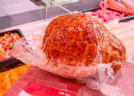 Muslos de pollo rellenos de huevo y jamón