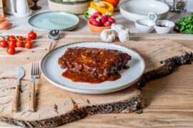 Costillar asado con salsa bbq